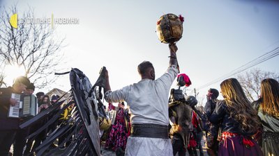 "Ніхто не скаже, про що це, але це в нас у крові". Пошук сенсів у чистому мистецтві Маланки "Ніхто не скаже, про що це, але це в нас у крові". Пошук сенсів у чистому мистецтві Маланки