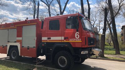 Запорізькі рятувальники евакуювали мешканців будинку, де відбулося руйнування конструкцій