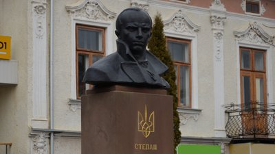 На Тернопільщині відзначили 113-ту річницю від дня народження Степана Бандери На Тернопільщині відзначили 113-ту річницю від дня народження Степана Бандери