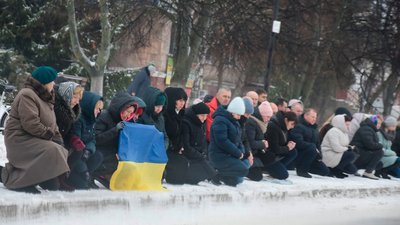 Загинув внаслідок поранення: на Чернігівщині попрощалися з солдатом Загинув внаслідок поранення: на Чернігівщині попрощалися з солдатом