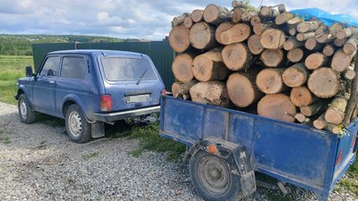 Викрили чоловіків під час вивезення зрізаної деревини.
Фото: прокуратура Викрили чоловіків під час вивезення зрізаної деревини.
Фото: прокуратура