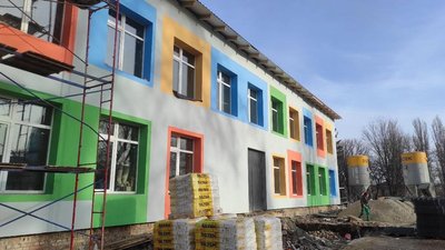 На Київщині відбудовують ліцей, який пошкодили російські війська