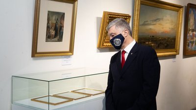 Порошенка викликали до ДБР у справах щодо "плівок Деркача" та картин
