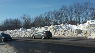 Скільки та куди вивозять сніг із доріг та вулиць Луцька