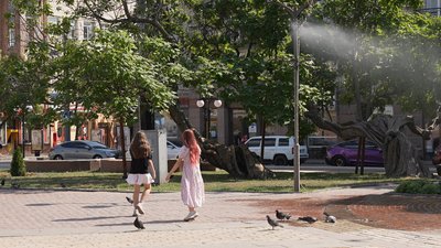 Спека на площі