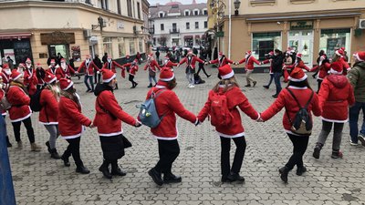 Парад Миколайчиків пройшов вулицями Ужгорода Парад Миколайчиків пройшов вулицями Ужгорода
