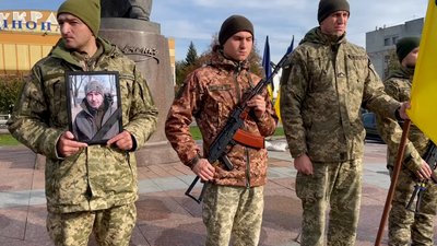 У Рівному попрощалися із добровольцями Володимиром Тарнавським та Станіславом Данильченком У Рівному попрощалися із добровольцями Володимиром Тарнавським та Станіславом Данильченком