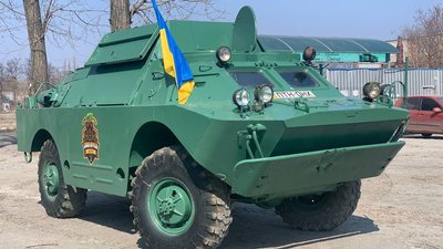 Витратили сто тисяч гривень. У Дніпрі підприємці відремонтували бойову розвідувальну десантну машину