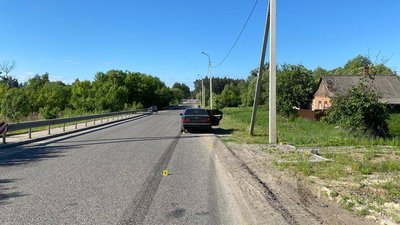 На Сумщині сталося дві аварії — водій вантажівки та велосипедист потрапили до лікарні