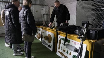 Працівників сільради на Полтавщині навчали військовій підготовці Працівників сільради на Полтавщині навчали військовій підготовці
