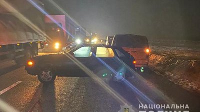 На Кременеччині чоловіка збив автомобіль, а потім на нього наїхали дві машини