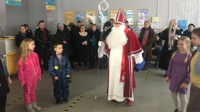 У Сумах презентували новорічну марку "Роз’єднані війною" У Сумах презентували новорічну марку "Роз’єднані війною"