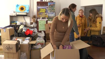 В Івано-Франківську дружини воїнів готують і продають випічку, щоб допомогти ЗСУ В Івано-Франківську дружини воїнів готують і продають випічку, щоб допомогти ЗСУ