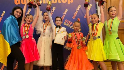 Хмельницькі аматори бального танцю у Молдові вибороли кубки чемпіонів