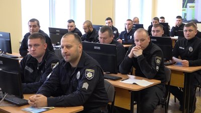 Вінницькі поліцейські долучилися до проєкту "Офіцери служби освітньої безпеки" Вінницькі поліцейські долучилися до проєкту "Офіцери служби освітньої безпеки"