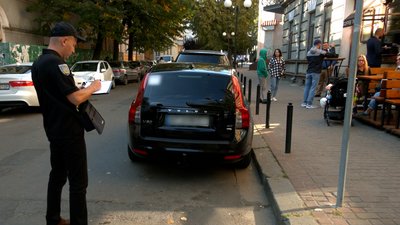 У міському відділі інспекторів з паркування працює четверо людей У міському відділі інспекторів з паркування працює четверо людей