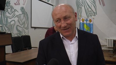 На Івано-Франківщині голові Бурштинської громади Василю Андрієшину депутати висловили недовіру: яка причина На Івано-Франківщині голові Бурштинської громади Василю Андрієшину депутати висловили недовіру: яка причина
