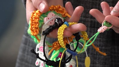 Черкаські школярі зібрали подарунки для жінок на передовій Черкаські школярі зібрали подарунки для жінок на передовій