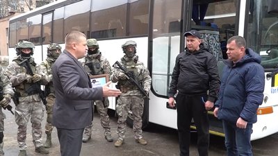 Волонтери подарували автобус поліцейським Тернопільщини