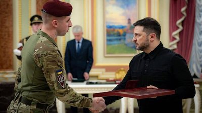 Президент присвоїв звання Героя України заступнику командира 95 бригади ДШВ підполковнику Костянтину Ревуцькому