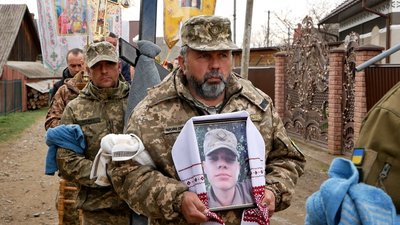 "Його шукали всі, хто міг". У громаді на Буковині попрощалися з оборонцем "Азовсталі" Карлійчуком "Його шукали всі, хто міг". У громаді на Буковині попрощалися з оборонцем "Азовсталі" Карлійчуком