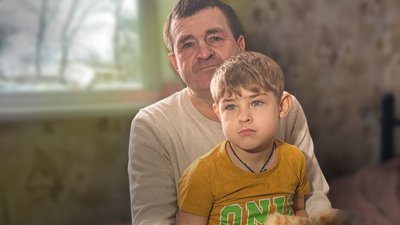 Семирічний Богдан Банк із батьками, братом та сестрою нині живе у селі Руденківка