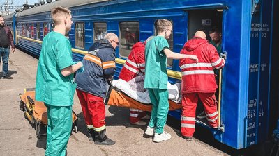 Медичний евакуаційний потяг “Лікарів без кордонів” виконав свій перший рейс в Україні Медичний евакуаційний потяг “Лікарів без кордонів” виконав свій перший рейс в Україні