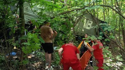 Медики працюють на місці ДТП на Кільцевому шляху в Харкові, 9 червня 2026 року