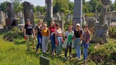 У Чернівцях на вихідних прибиратимуть єврейське кладовище