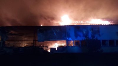 Пожежа у Мукачеві: горить лижна фабрика Пожежа у Мукачеві: горить лижна фабрика