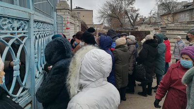 Херсонці стоять у довгих чергах від світанку, щоб змінити постачальника газу