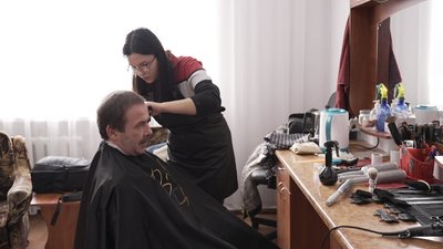 Вінницький салон краси зробив безкоштовні стрижки та укладки для мешканців обласного пансіонату Вінницький салон краси зробив безкоштовні стрижки та укладки для мешканців обласного пансіонату