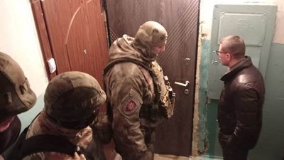 У Вінниці чоловік погрожував підірвати будинок гранатами У Вінниці чоловік погрожував підірвати будинок гранатами
