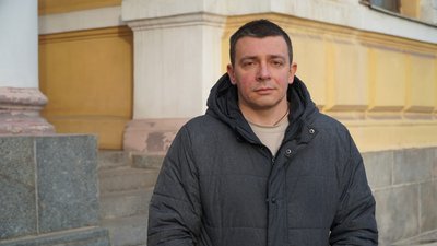 До Дніпра привезли дві кам’яні баби з Донеччини віком понад 800 років До Дніпра привезли дві кам’яні баби з Донеччини віком понад 800 років