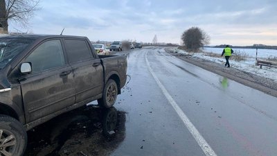 Внаслідок зіткнення двох автівок на Сумщині травмувалися шестеро людей Внаслідок зіткнення двох автівок на Сумщині травмувалися шестеро людей