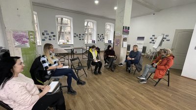 В Івано-Франківську переселенці відкрили простір для людей, які втікають від переслідувань РФ В Івано-Франківську переселенці відкрили простір для людей, які втікають від переслідувань РФ