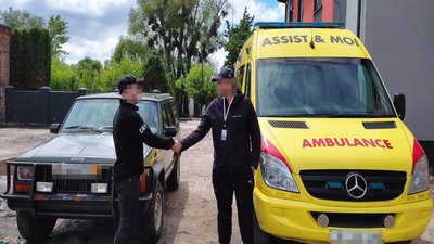 Авто, які на Волинь завезли як гумдопомогу і хотіли продати, передали військовим