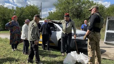 Як працює пошта під час війни: історія листоноші з Донеччини Як працює пошта під час війни: історія листоноші з Донеччини