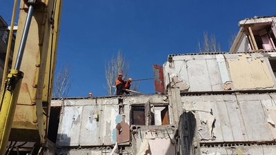 У Запоріжжі розпочалися роботи з консервації зруйнованої п'ятиповерхівки У Запоріжжі розпочалися роботи з консервації зруйнованої п'ятиповерхівки