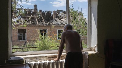 Зруйнована війною оселя у Донецькій області