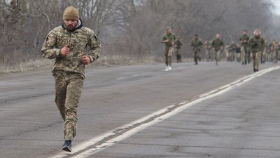 Від Маріуполя до Станиці Луганської. Військові ООС здійснили 10-кілометровий забіг Від Маріуполя до Станиці Луганської. Військові ООС здійснили 10-кілометровий забіг