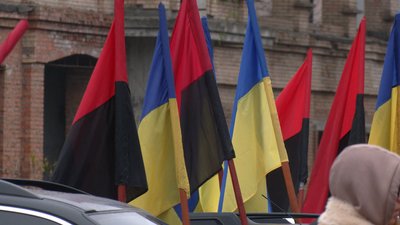 "Ми пам'ятаємо, завдяки кому в нас є кожен день". В Івано-Франківську провели жіночий автопробіг "Вдячні ЗСУ" "Ми пам'ятаємо, завдяки кому в нас є кожен день". В Івано-Франківську провели жіночий автопробіг "Вдячні ЗСУ"