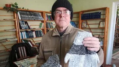 Збираються двічі на тиждень та в'яжуть шкарпетки: як працює волонтерський центр на Волині Збираються двічі на тиждень та в'яжуть шкарпетки: як працює волонтерський центр на Волині
