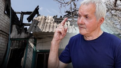 Волонтери влаштували толоку на місці будинку, куди влучив російський дрон у Чернігові