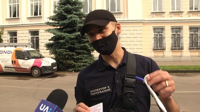 У Житомирі інспектори оштрафували 152 порушники правил паркування У Житомирі інспектори оштрафували 152 порушники правил паркування