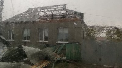 Зірвані дахи, поламані дерева: негода у Кропивницькому Зірвані дахи, поламані дерева: негода у Кропивницькому