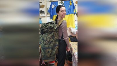 Теплий одяг та амуніцію для військових виготовляють у волонтерському центрі "Житомирські калинки" Теплий одяг та амуніцію для військових виготовляють у волонтерському центрі "Житомирські калинки"