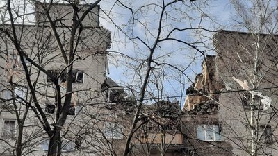 Удар дроном по багатоповерхівці в Дніпрі: що відбувається на місці та куди звертатися щодо пошкодженого житла Удар дроном по багатоповерхівці в Дніпрі: що відбувається на місці та куди звертатися щодо пошкодженого житла