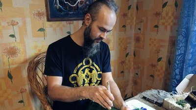 Новорічні іграшки зі скла виготовляє пара із Закарпаття Новорічні іграшки зі скла виготовляє пара із Закарпаття