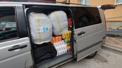 Жителі польського села передали переселенцям у Тернополі тонну допомоги